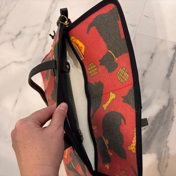🐾Dooney & Bourke🐾 Scottie Dog Red Purse - Picture 4 of 8